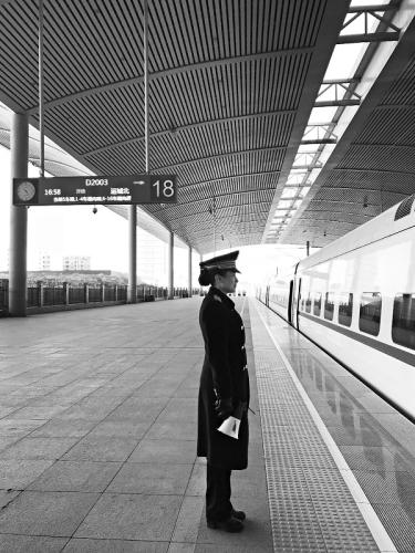 ������վ̨�ϵȺ�Ϊ�ÿͷ���