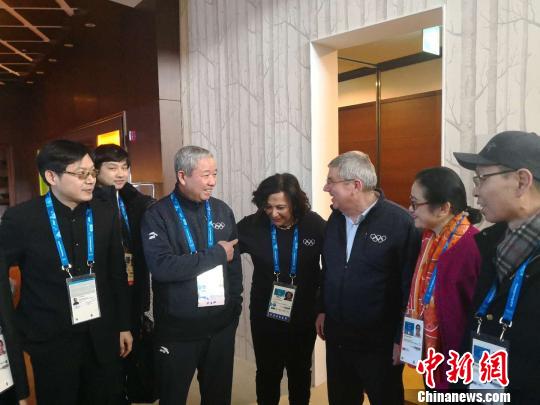 国际奥委会主席巴赫会见中国书画艺术家