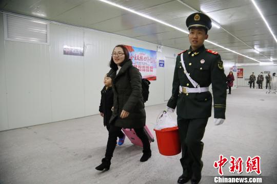 �侯����ʡ�ܶ�����֧�ӹٱ�Ϊ�����ÿ��ṩ�����ͷ��񡣡�����ΰ����