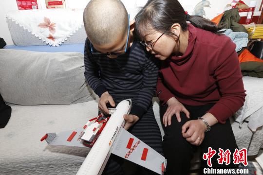 寄养家庭的别样春节:以后赚钱回来给妈妈买好吃的