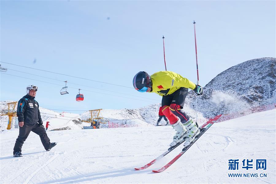 （体育·图文互动）（1）新疆“高山滑雪种子”滑向北京冬奥会（配本社同题文字稿）