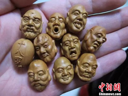 图为杨磊的作品《十大罗汉》。 张林虎 摄