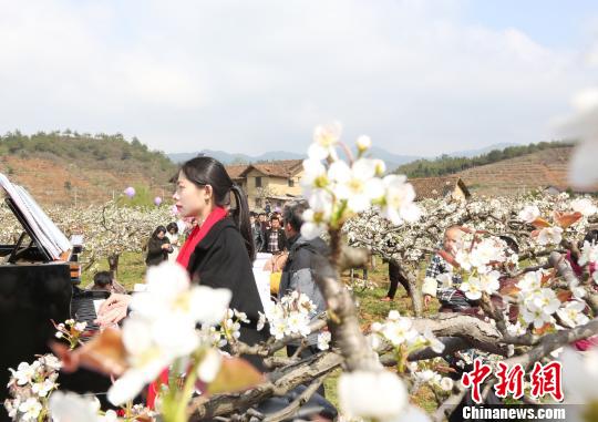 �������ࡣ��ͨѶԱ ��Т�١���