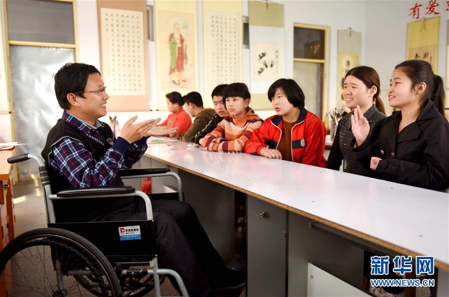 ����ᣩ��2����90�󡱲м���ʦ��������������������·