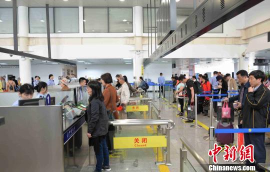 �ý��ߵ��ճ��뾳��������ʷ�¸�