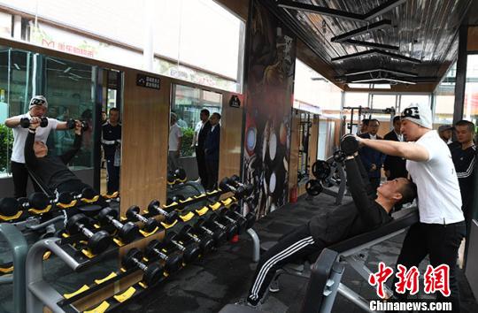 ͼΪ��רҵ����������ָ���£������ڽ����������顣�������� ��