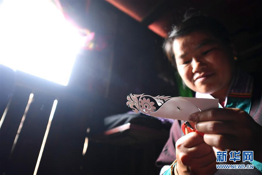 #(图片故事)(4)聋哑绣娘的刺绣故事