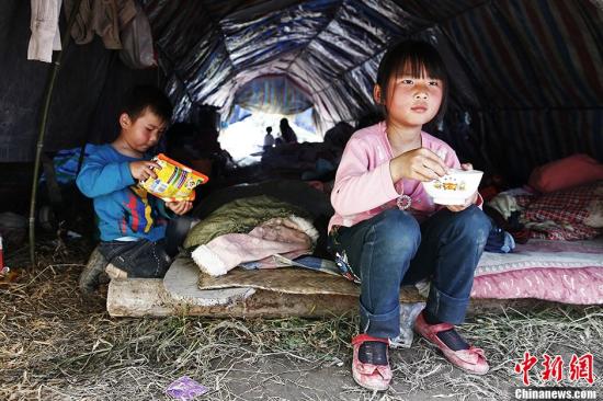 ͼΪ424磬˼Ӽ˹ƷܵȲ׼ȡϲʳû¸ɾͰԡڣסʮˣҲ߰˸<a target='_blank' href='http://www.chinanews.com/'></a> ź 