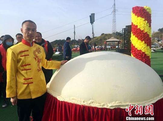 ɽ��ʡ���մ�ʦ��ɺ�������20����ʱ���ڴ�����ֱ��1.8�׵��������ܷ��߹�ͼ