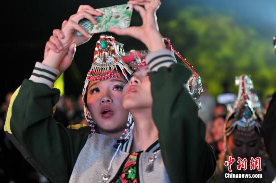 4��17�գ��������������������ݳ������գ���2018�й������������������㽭������Ļ�����������ظ����軶�ȡ�����������</p><p>����<a target='_blank' href='http://www.chinanews.com/'>������</a>���� ���� ��