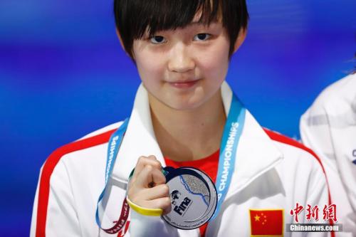 资料图:李冰洁世锦赛登上领奖台 <a target='_blank' href='http://www.chinanews.com/'>中新社</a>记者 富田 摄