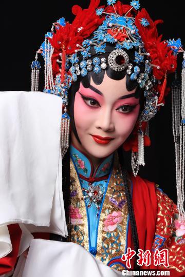 张茜 游于戏 摄