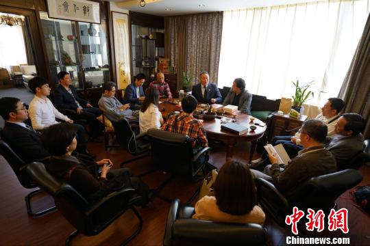 �ձ����ֱ�����縣��������С�κ�����ס����ֻ�