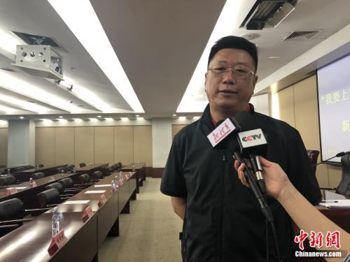 国家体育总局社会体育指导中心副主任尹国臣介绍轮滑项目“我要上青奥”选拔相关信息。 <a target='_blank' href='http://www.chinanews.com/' >中新网</a> 王禹 摄