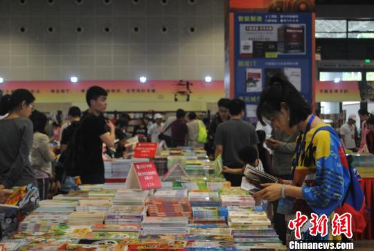 ͼΪ2018������չ�ֳ����������� ��