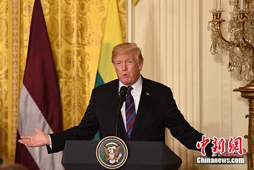 当地时间4月3日,美国总统特朗普在白宫会见波罗的海三国元首,并出席联合记者会。图为特朗普出席联合记者会。<a target='_blank' href='http://www.chinanews.com/'>中新社</a>记者 刁海洋 摄