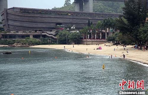 ����ͼ�����һ���⹫԰�� <a target='_blank' href='http://www.chinanews.com/'>������</a>���� ���ٿ� ��