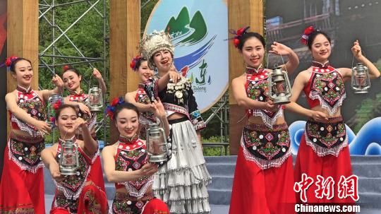 �Ͷ����Ŷ�����ɫ�Ķ�Ԫ�Ļ� ������ ��