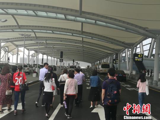 ��������ۺϽ�ͨ���Ľ����ö��ֽ�ͨ��ʽ������뻻�ˡ�