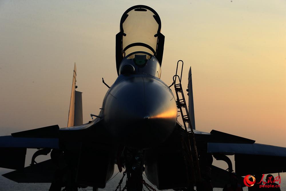 4��24�գ�������ս��������ָ�������Ӱ