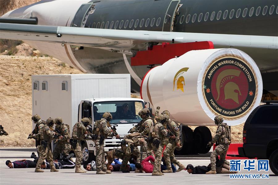 �����ʣ���4����ʮ�조��ʿ�������������ֱ�������Լ����Ļ