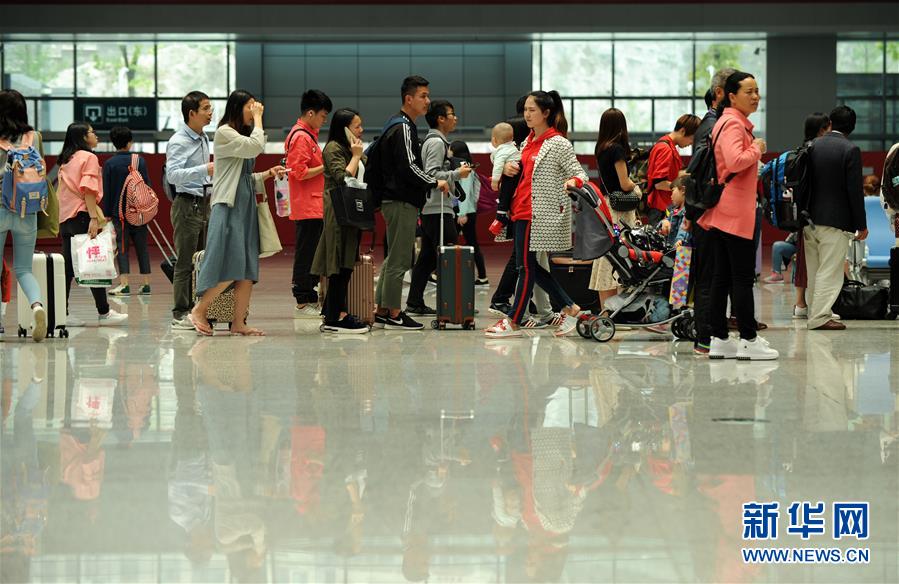 ����ᣩ��1����������·ӭ������һ�����̸߷�