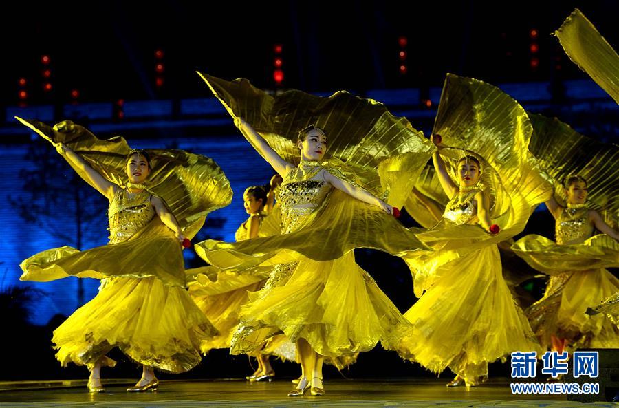 ���Ļ�����6����Ӱʢ�����������ų�ǽ