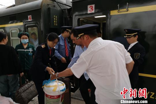 �ÿͳ˳�ͻ�����ಡ20�����г���ͣ�ó�����ͨ��