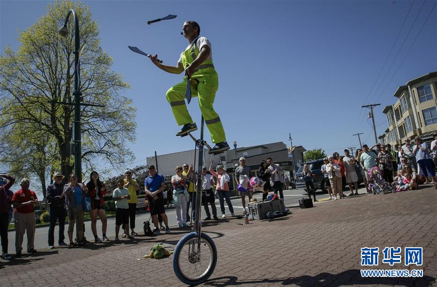 �����ʣ���2�����ô��ʯ�оٰ��ͷ���˽�