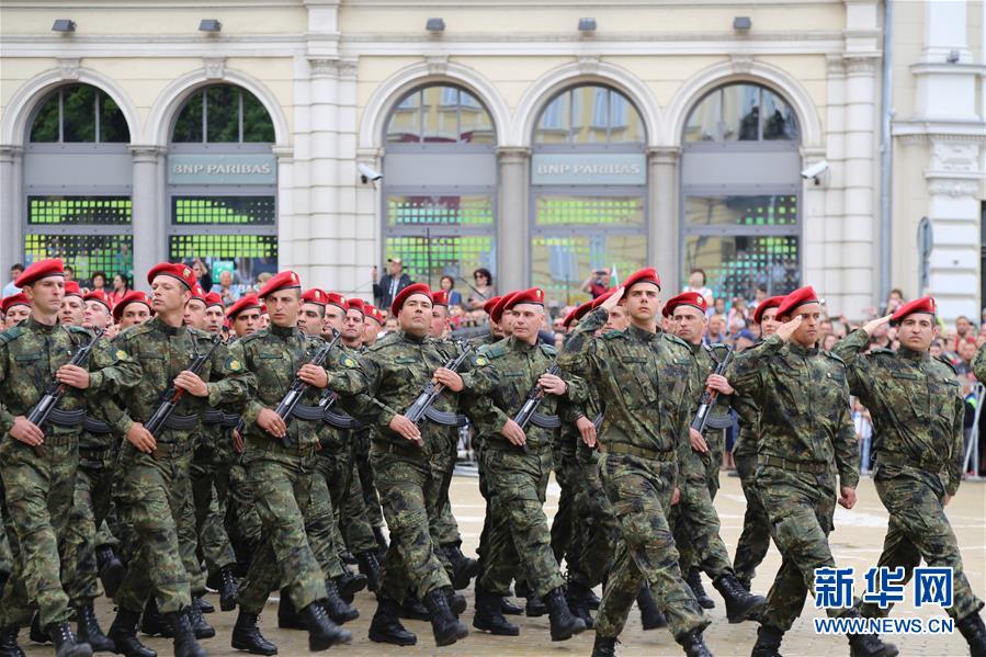 �����ʣ���2���������Ǿ����ı�ʽ��ף���ӽ�