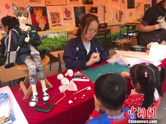 ְҵ���������ְҵԺУѧ��չʾ���ֹ�������Ʒ������С���ѹۿ������ ��