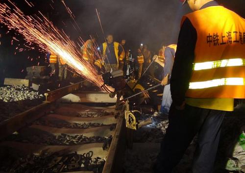 �й��ߺ������������·������·ȫ�߹�ͨ