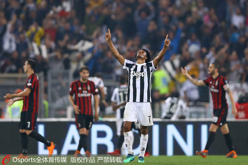 夸德拉多庆祝球队得分