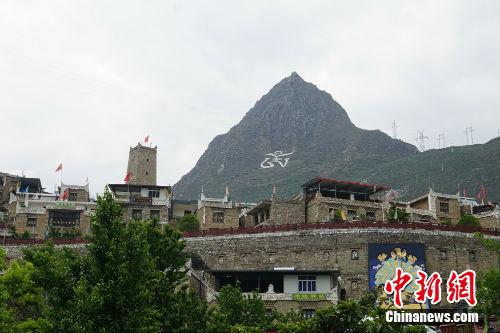 甘堡藏寨景色。<a target='_blank' href='http://www.chinanews.com/' >中新网</a>记者 宋宇晟 摄