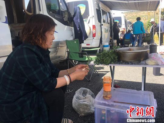 ������䬾ٰ�˿��֮·����¶Ӫ����Լ�����������