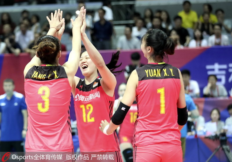 李盈莹与杨方旭庆祝