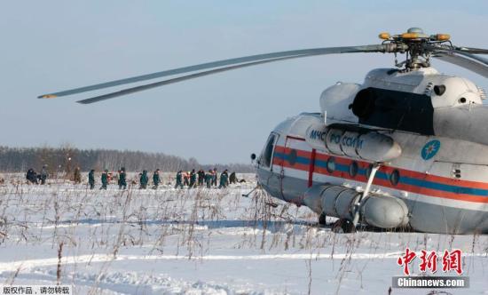 �ݶ���˹����������������Ѱ�ж��ܲ���Ϣ����Ѱ��Ա2��12����ʧ�µص��ҵ�����Ī˹�ƽ���׹�ٵİ�-148�ͻ��ĵ�2����ϻ�ӡ���2����ϻ�ӣ��Ǽ�ʻ�ջ�����¼���������ж�ָ�Ӳ�������ǰ�ҵ��˵�1����ϻ�ӣ��ú�ϻ�Ӽ�¼�˷��е����ݡ�����ʾ������һ�����ҵ��ĺ�ϻ���м�¼�˷��е����ݡ�������ʱ��2��11�գ�����˹�����з򺽿չ�˾һ�ܴ�Ī˹�Ʒ����¶�˹�˵İ�-148�ͻ�����Ī˹�ƶ�Ī�ܶ��ֻ�����ɲ��ú�׹�١�����65���˿ͺ�6��������Ա����һ������ͼΪ����ʱ��2��12�գ�����˹���������������Ա�ڿͻ�ʧ�µص���顣