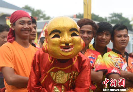 资料图,与本文无关。图为2018年中国春节大年三十当地华人社团在驻中国使馆拜年。 黄耀辉 摄