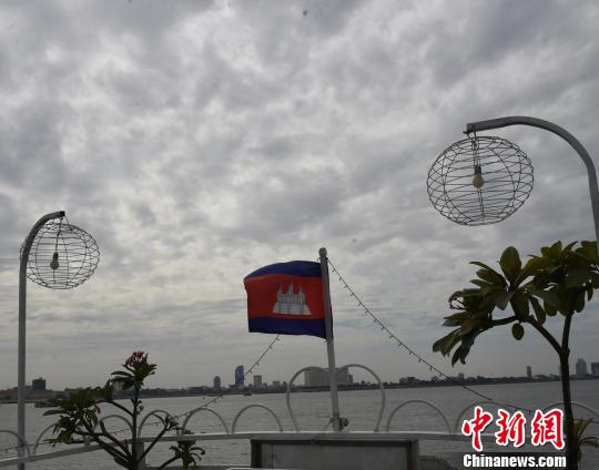 资料图,与本文无关。图为2018年4月8日金边湄公河游船。 黄耀辉 摄