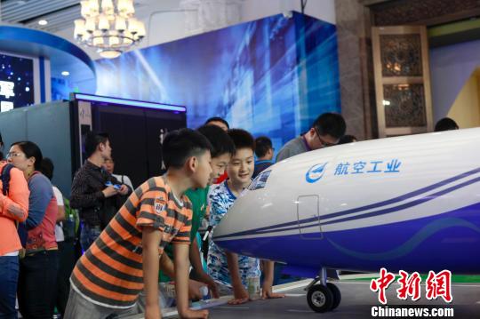 �����Ƽ��ܽ�Ļ�������¡����չ�ֶ����ǻ۷���