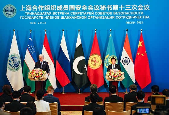 5月22日,国务委员、公安部部长赵克志与上合组织秘书长阿利莫夫在上海合作组织成员国安全会议秘书第十三次会议结束后共同会见中外媒体记者,通报会议成果。图片来自公安部网站