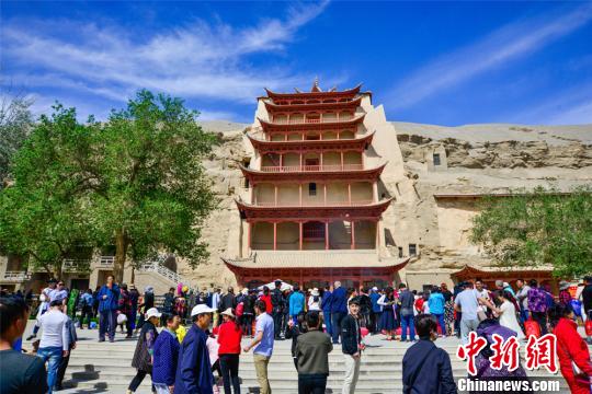 ͼΪĪ�߿߾Ų�¥ǰ�˳�ӿ����������������