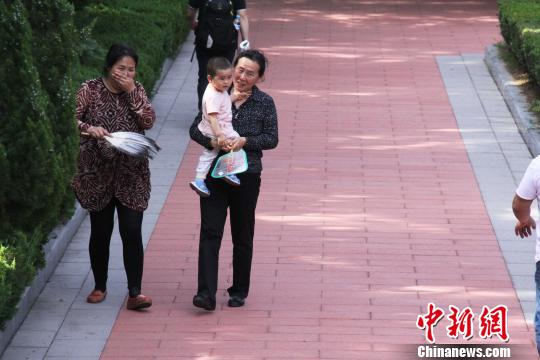 5��24�����磬��ɽ��ʡ����������ɽ·��������λ�������տ����ӡ��������� ��