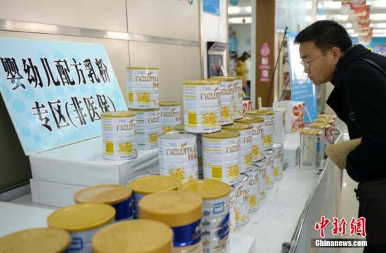 11��29�գ�������ɽ��̫ԭһ��ҩ����ѡ��Ӥ�׶��̷ۡ����գ�ɽ��ʡ70��ҽ������ҩ����������Ӥ�׶��䷽�̷ۡ�ɽ��ʳƷҩƷ�ල�������Ž�����ҩƷ�Ĺ�����ʽ�����Ե�ҩ��ʵʩ�ϸ��ܣ���Ϊ�ڰ�����Ե����ۺ󣬽����ڸ�ʡ����ҩ��ȫ�����С�<a target='_blank' href='http://www.chinanews.com/'>������</a>�� Τ�� ��