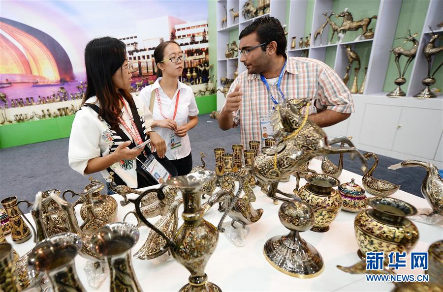 (新华全媒头条·上合青岛峰会·图文互动)(6)从黄浦江畔到黄海之滨——上海合作组织17年发展历程启示录