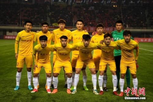 中国足坛需要新星,图为中国足协U-21选拔队。 杨华峰 摄