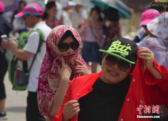 5��25�գ��������ȸ��������������찲��ǰ�οͷ׷���ɴ�����·���סͷ����ɹ�� <a target='_blank' href='http://www.chinanews.com/'>������</a>���� ������ ��