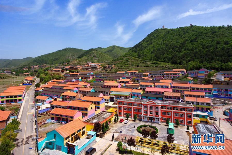 ׳ ܽʱףĸ￪40ꡤ»ӽ磩3̫ɽϵġɫ