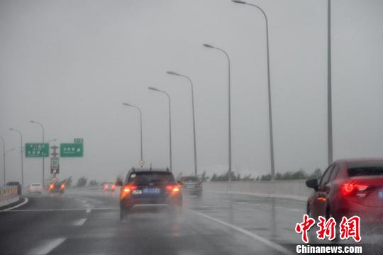受第4号台风影响海南迎大范围强降雨