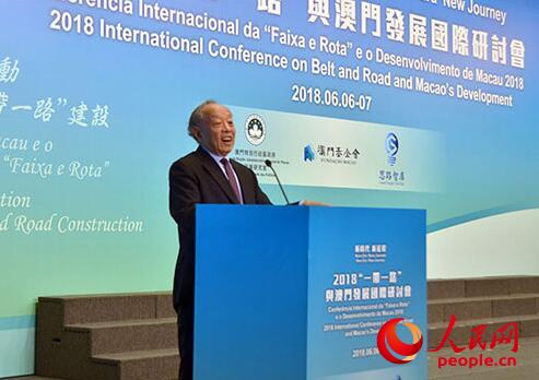 中国人民外交学会名誉会长、中华人民共和国外交部前部长李肇星致辞 人民网马健摄